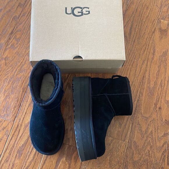 Black platform UGGS - Picture 4 of 5